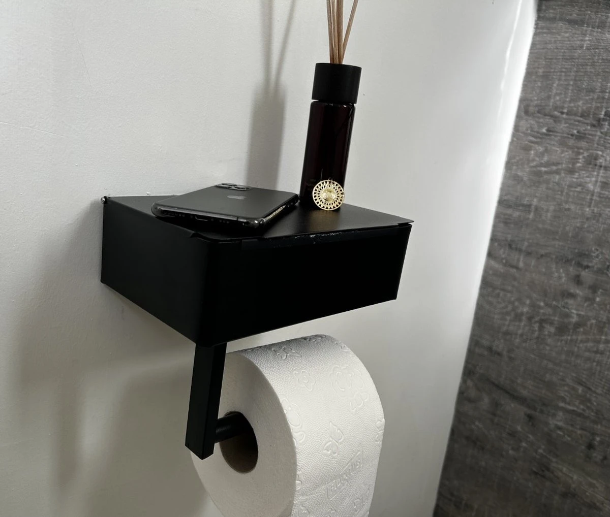 NIRAX WC Rolhouder – Toiletrolhouder - Zwart - RVS - Met Bakje Voor Vochtig Toiletpapier - Zonder Boren - Zelfklevend - Toilet Accessoires - Badkamer Accessoire - Toiletpapier Houder 4 NIRAX WC Rolhouder – Toiletrolhouder - Zwart - RVS - Met Bakje Voor Vochtig Toiletpapier - Zonder Boren - Zelfklevend - Toilet Accessoires - Badkamer Accessoire - Toiletpapier Houder - Afbeelding 2