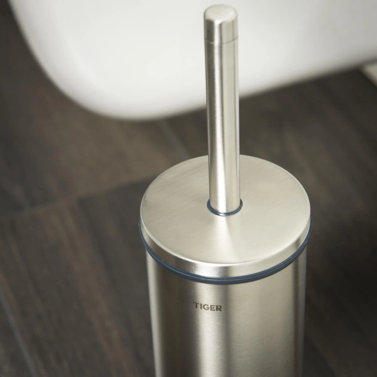 Tiger Boston - Toiletborstel Met Houder Vrijstaand - RVS Geborsteld 6 Tiger Boston - Toiletborstel Met Houder Vrijstaand - RVS Geborsteld - Afbeelding 4