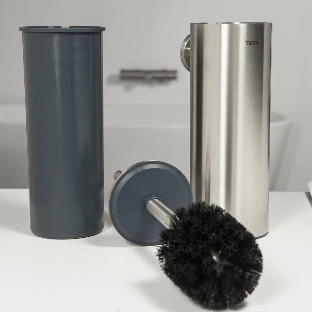 Tiger Boston Toiletborstel Met Houder - RVS Geborsteld 6 Tiger Boston Toiletborstel Met Houder - RVS Geborsteld - Afbeelding 4