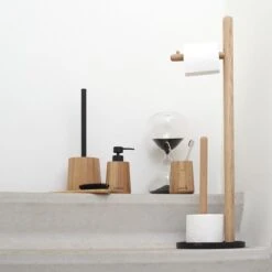 Sealskin Earth - Toiletborstel Met Houder Vrijstaand - Eiken -Badkamerartikelen Winkel 1200x1200 1490