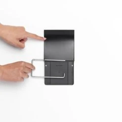 Brabantia ReNew WC Rolhouder - Met Klep - Matt Black 22 Brabantia ReNew WC Rolhouder - Met Klep - Matt Black -Badkamerartikelen Winkel 1200x1200 207