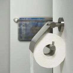 Tiger Boston - Toiletrolhouder Met Klep - RVS Geborsteld -Badkamerartikelen Winkel 1200x1200 432