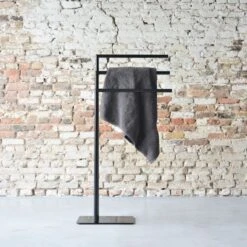 Sealskin Tube - Handdoekrek 3-armig Vrijstaand - Zwart -Badkamerartikelen Winkel 1200x1200 498