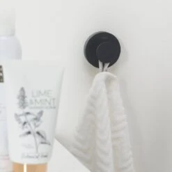 Tiger Urban - Handdoekhaak - 2 Stuks - Zwart - ø 5 Cm - Inclusief 4 Decorringen - Zelfklevend -Badkamerartikelen Winkel 1200x1200 732