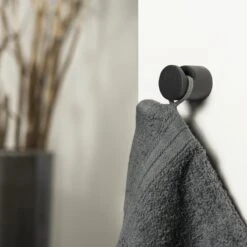 Tiger Bold - Handdoekhaak Medium - ø 2,9 Cm - Zwart 15 Tiger Bold - Handdoekhaak Medium - ø 2,9 Cm - Zwart -Badkamerartikelen Winkel 1200x1200 835