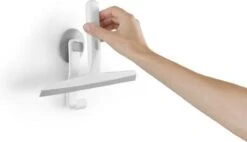 EasyStore Slimline Squeegee Douche Wisser, Met Ophanghaak - Joseph Joseph -Badkamerartikelen Winkel 1200x689