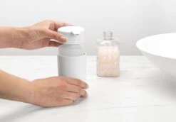 Brabantia ReNew Zeepdispenser - 250 Ml - White 15 Brabantia ReNew Zeepdispenser - 250 Ml - White -Badkamerartikelen Winkel 1200x838 4