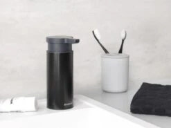 Brabantia Zeepdispenser - 200 Ml - Matt Black 15 Brabantia Zeepdispenser - 200 Ml - Matt Black -Badkamerartikelen Winkel 1200x899 7