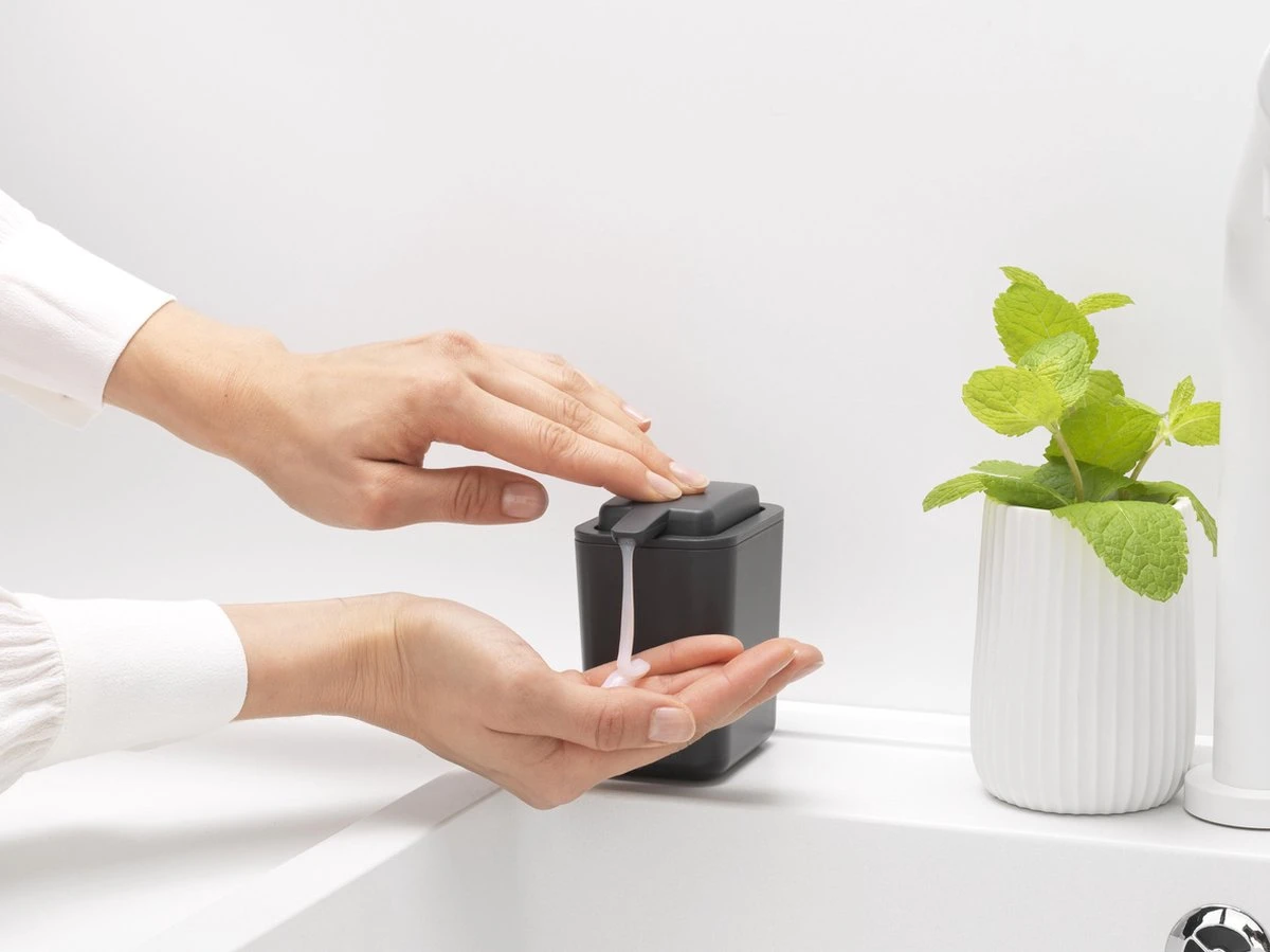 Brabantia Sink Side Zeepdispenser - 250 Ml - Dark Grey 6 Brabantia Sink Side Zeepdispenser - 250 Ml - Dark Grey - Afbeelding 4