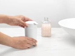 Brabantia ReNew Zeepdispenser - 250 Ml - White 14 Brabantia ReNew Zeepdispenser - 250 Ml - White -Badkamerartikelen Winkel 1200x900 37