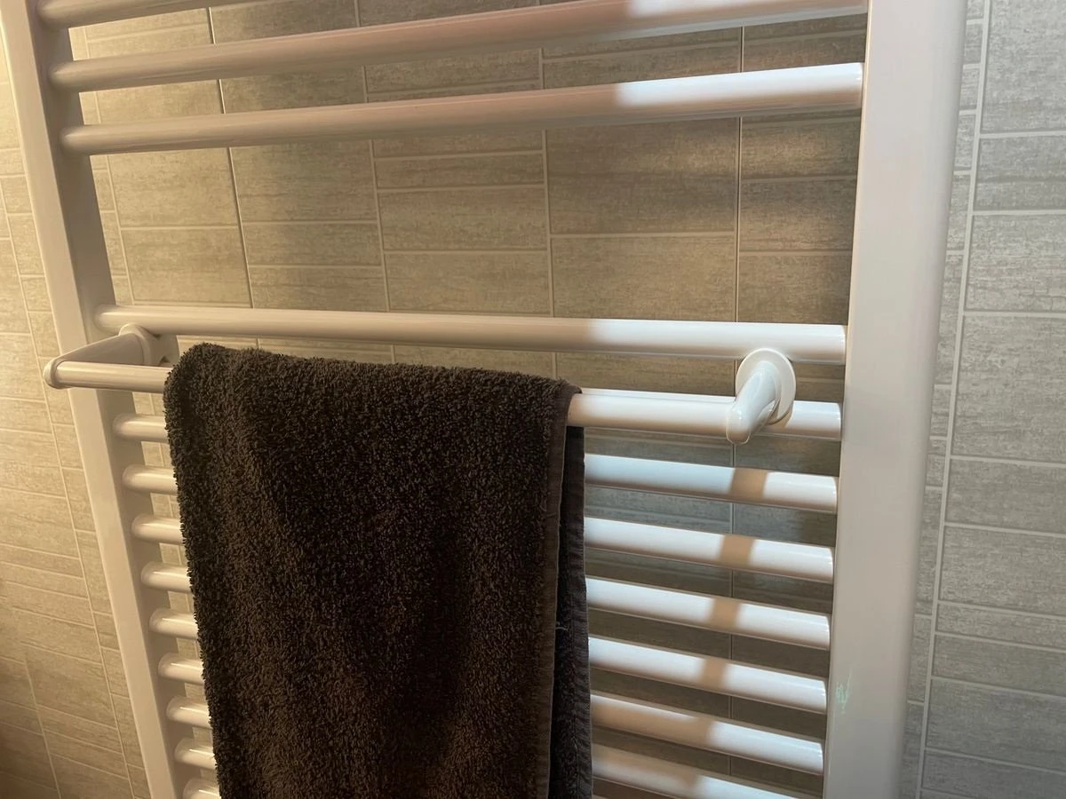WillieJan Radiator Handdoeken Droog Rek 940W – Wit – 1 Stang – 36 Cm – Radiatorbevestiging – Zonder Boren 10 WillieJan Radiator Handdoeken Droog Rek 940W – Wit – 1 Stang – 36 Cm – Radiatorbevestiging – Zonder Boren - Afbeelding 8