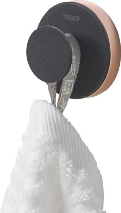 Tiger Urban - Handdoekhaak - 2 Stuks - Zwart - ø 5 Cm - Inclusief 4 Decorringen - Zelfklevend -Badkamerartikelen Winkel 685x1200