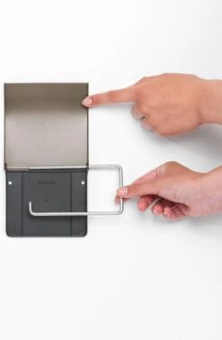 Brabantia ReNew WC Rolhouder - Met Klep - Platinum 20 Brabantia ReNew WC Rolhouder - Met Klep - Platinum -Badkamerartikelen Winkel 785x1200