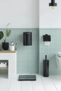 Brabantia WC Borstel - Met Houder - Matt Black 8 Brabantia WC Borstel - Met Houder - Matt Black -Badkamerartikelen Winkel 799x1200 11