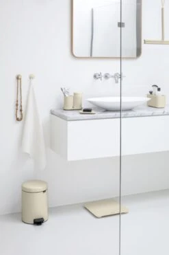 Brabantia ReNew Zeepdispenser - 250 Ml - Soft Beige 13 Brabantia ReNew Zeepdispenser - 250 Ml - Soft Beige -Badkamerartikelen Winkel 799x1200 30