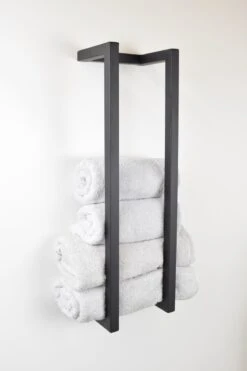 LOFT42 Wandhanddoekenrek Small - Zwart - Metaal - 67x20x15 13 LOFT42 Wandhanddoekenrek Small - Zwart - Metaal - 67x20x15 -Badkamerartikelen Winkel 799x1200 7