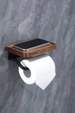 Lopoleis WC Rolhouder – WC-rolhouder – Luxe Toiletrolhouder Walnoothout – Zwart – Zelfklevend – WC Rolhouder Zonder Boren – Toiletrolhouder Met Plankje – WC Rolhouder Zwart – Badkamer Accessoires -Badkamerartikelen Winkel 800x1200 12