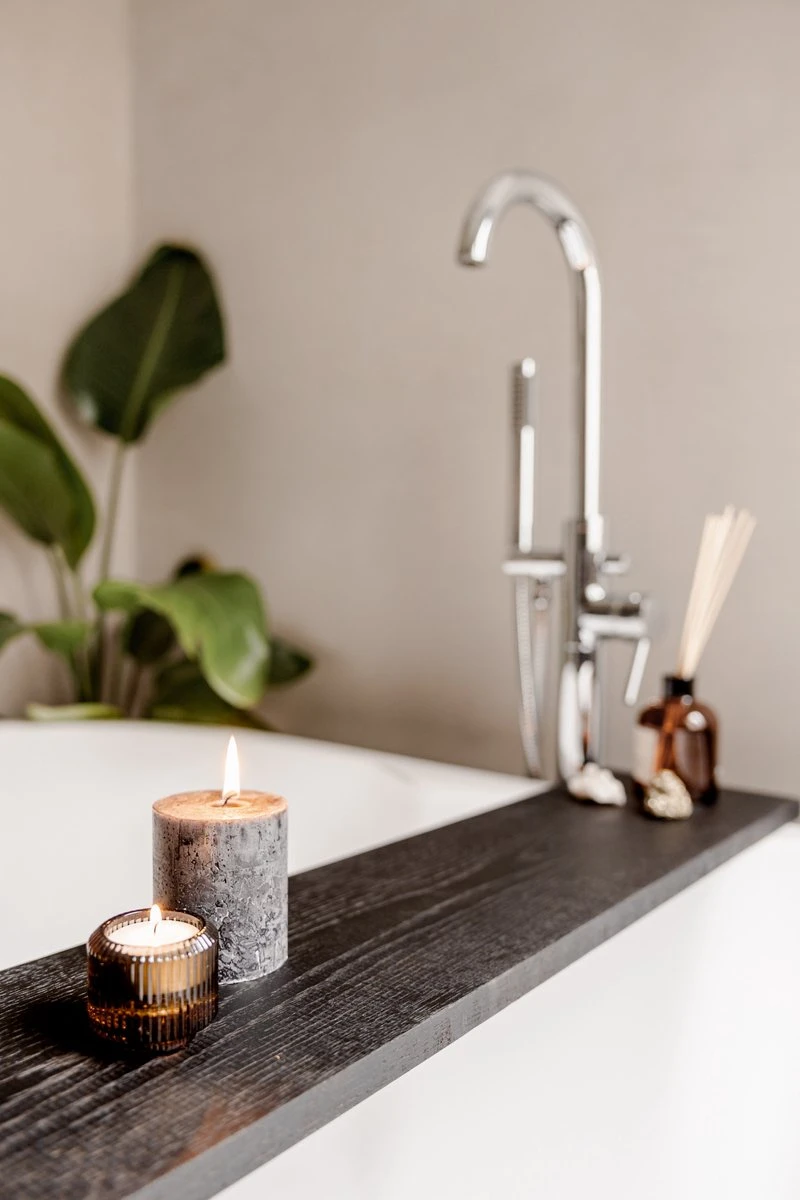 Luxe Badplank Zwart 85 Cm - Badplank Voor In Bad - Eiken Hout - Sterk En Duurzaam Materiaal - Massief Eikenhout - Badrek Zwart 4 Luxe Badplank Zwart 85 Cm - Badplank Voor In Bad - Eiken Hout - Sterk En Duurzaam Materiaal - Massief Eikenhout - Badrek Zwart - Afbeelding 2