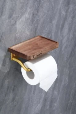 Lopoleis WC Rolhouder – Luxe Toiletrolhouder Walnoothout – Goud – Zelfklevend – WC Rolhouder Zonder Boren – Toiletrolhouder Met Plankje – WC Rolhouder Goud – Badkamer Accessoires -Badkamerartikelen Winkel 800x1200 8